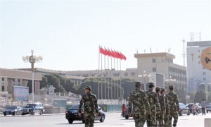A group of security forces patrol central Kashi, Northwest China’s Xinjiang Uyghur Autonomous Region on Tuesday. (Global Times)